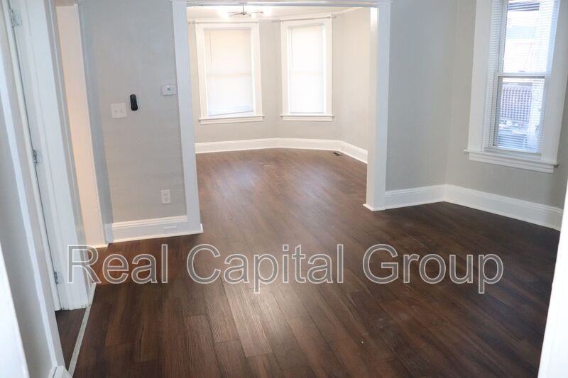 603 1st St #1 - Photo 7 of 16