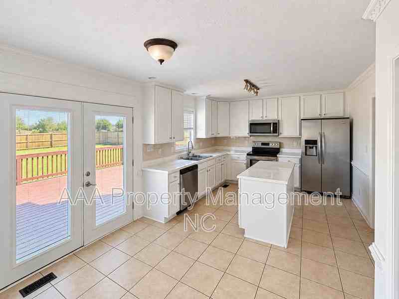 1903 Ellie Ave - Photo 7 of 43