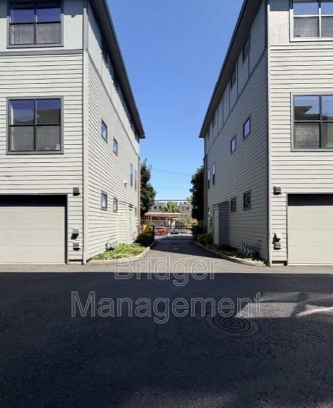 1420 Nw 20th Ave - Photo 3 of 16