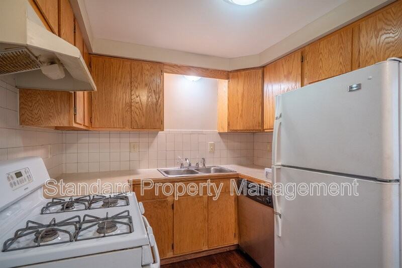 576 Taunton Pl #6 - Photo 2 of 6