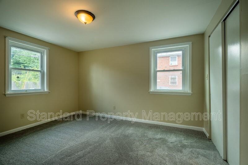 576 Taunton Pl #6 - Photo 3 of 6