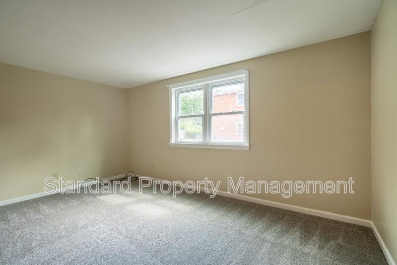 576 Taunton Pl #6 - Photo 4 of 6