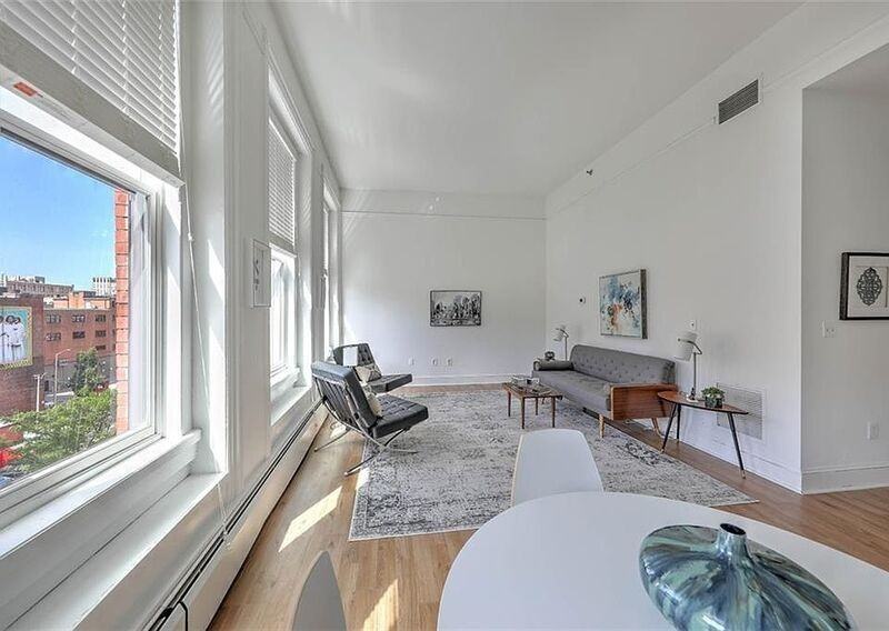 385 Westminster St - Photo 7 of 10
