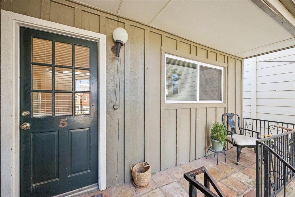 4207 Drake St #5 - Photo 3 of 14