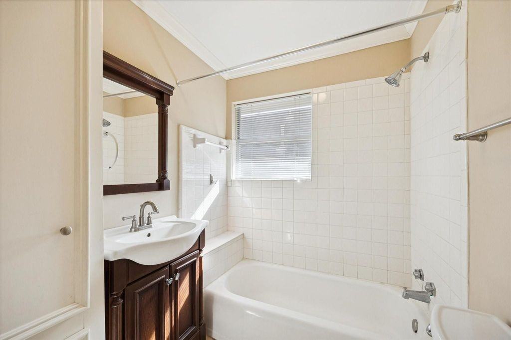4207 Drake St #5 - Photo 4 of 14