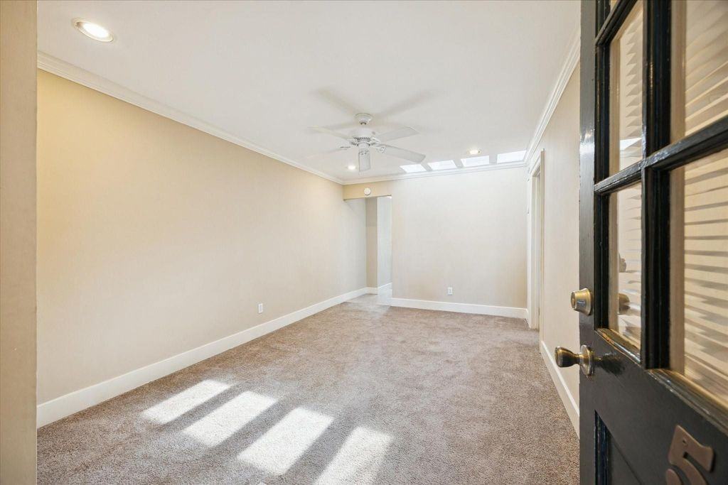 4207 Drake St #5 - Photo 6 of 14