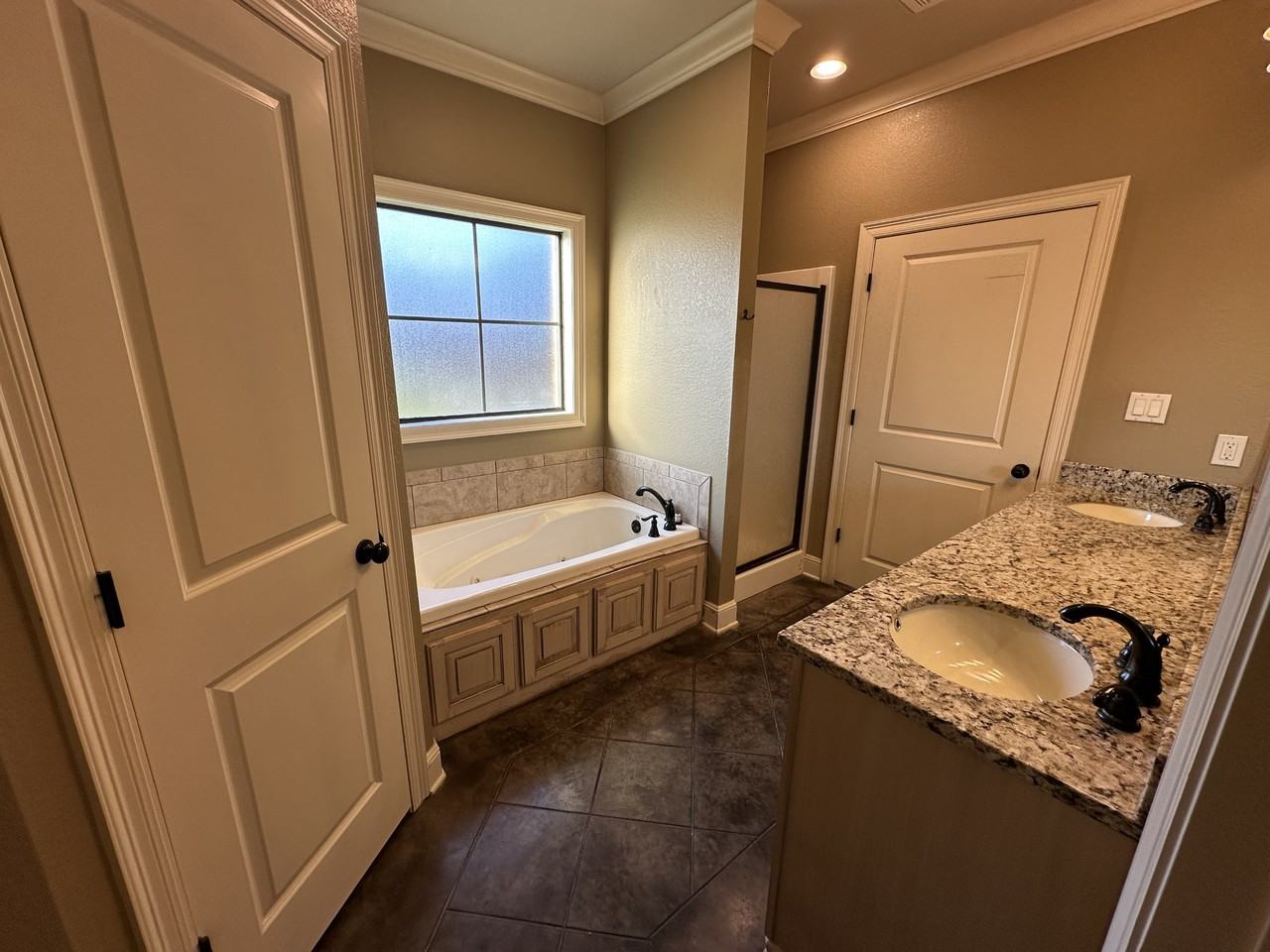 5049 Aberdeen Rd - Photo 4 of 16