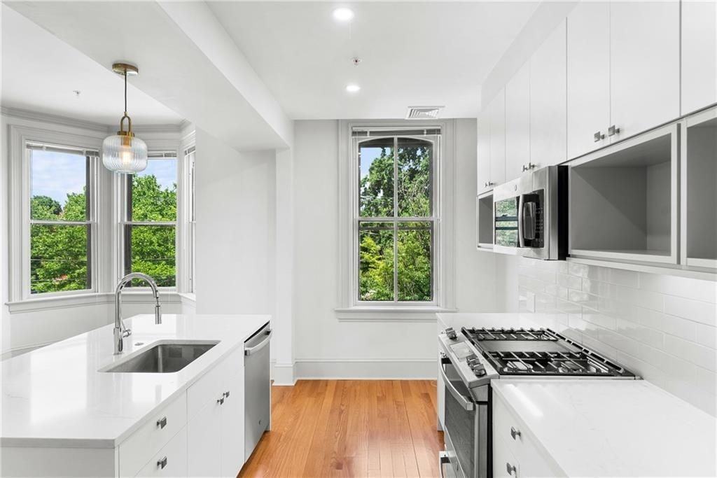 31 Parade St ##202 - Photo 5 of 42
