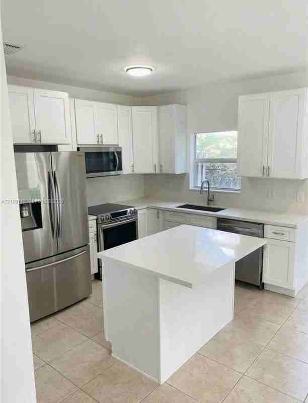2997 Se 15th Ter - Photo 2 of 8