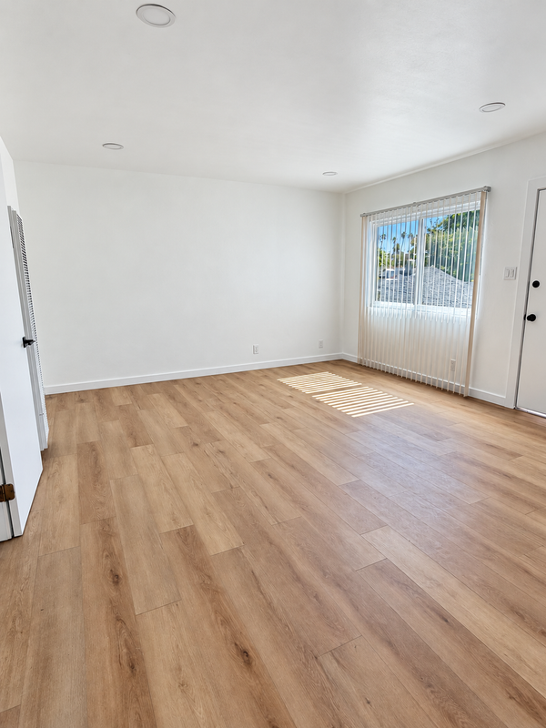 331 W Windsor Rd - Photo 4 of 11