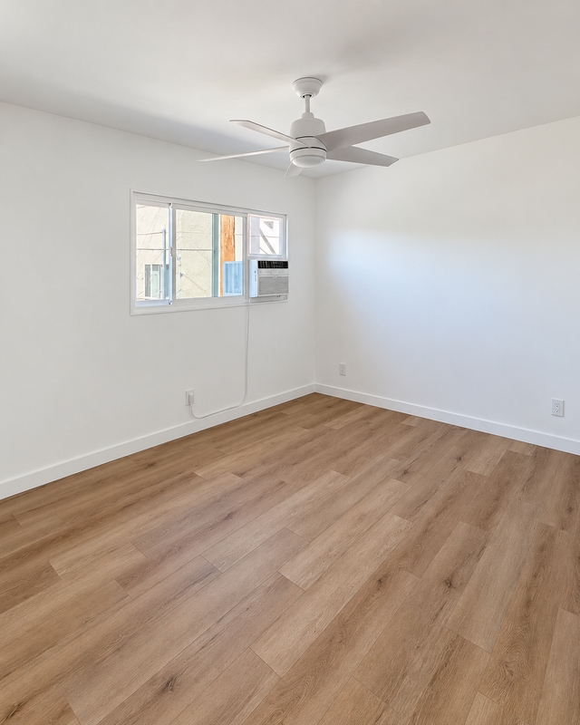 331 W Windsor Rd - Photo 5 of 11
