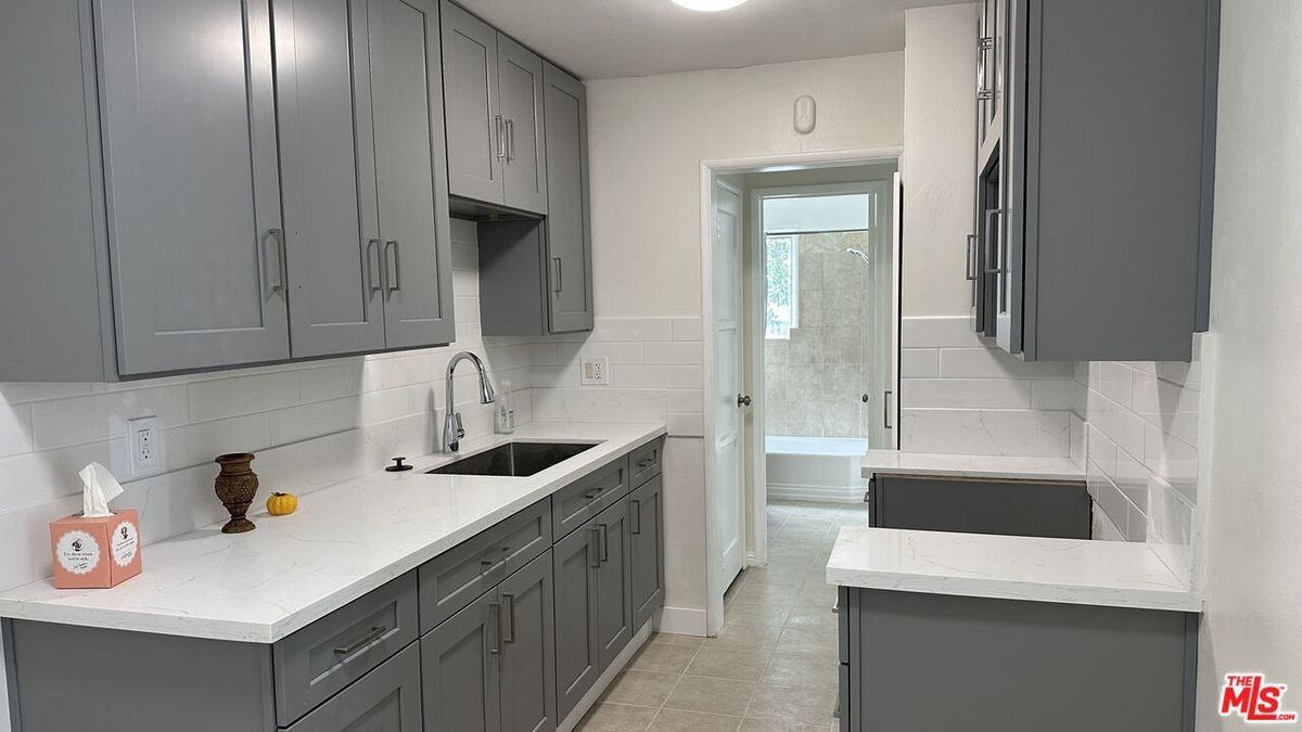 11225 Emelita St - Photo 2 of 11