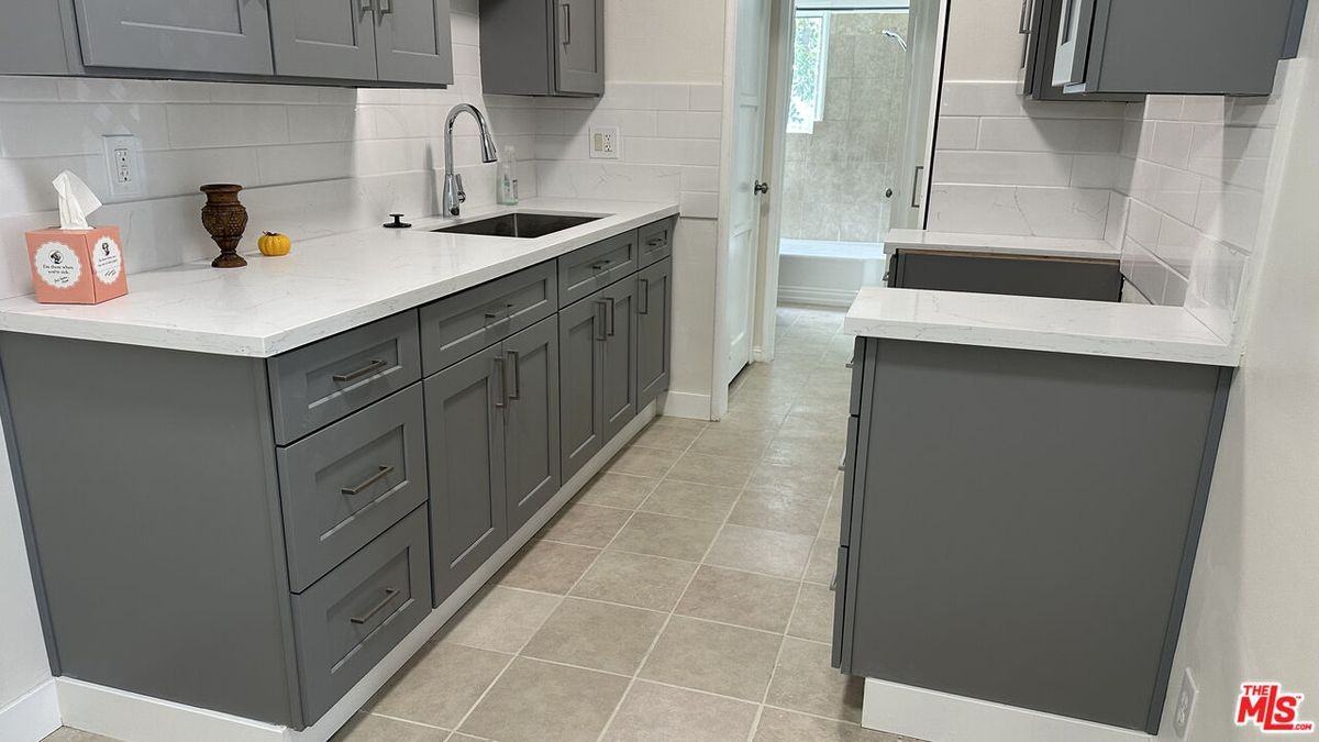11225 Emelita St - Photo 3 of 11