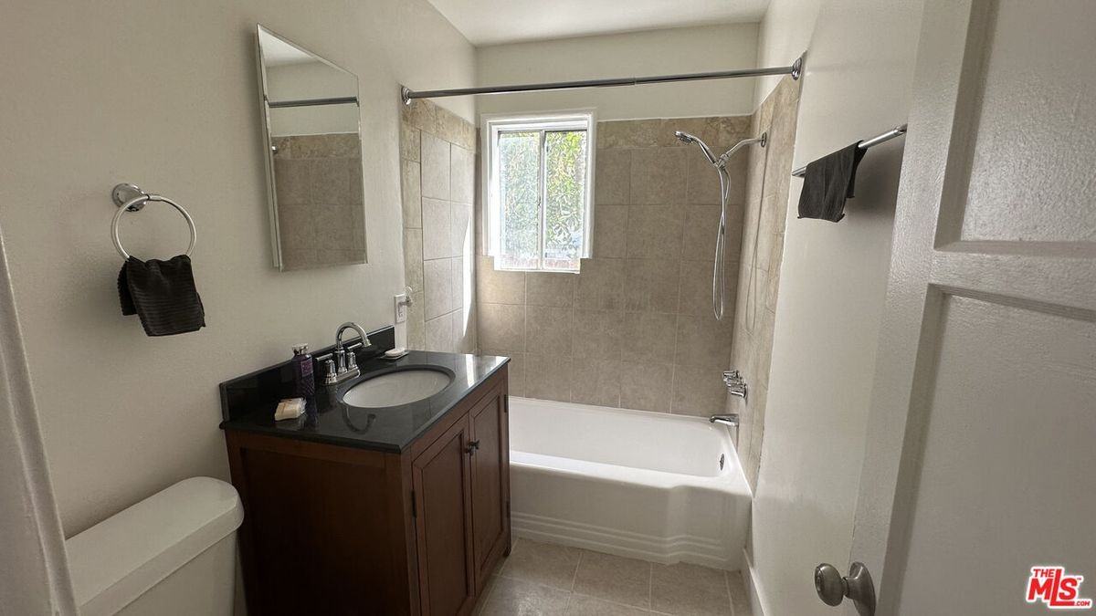 11225 Emelita St - Photo 7 of 11