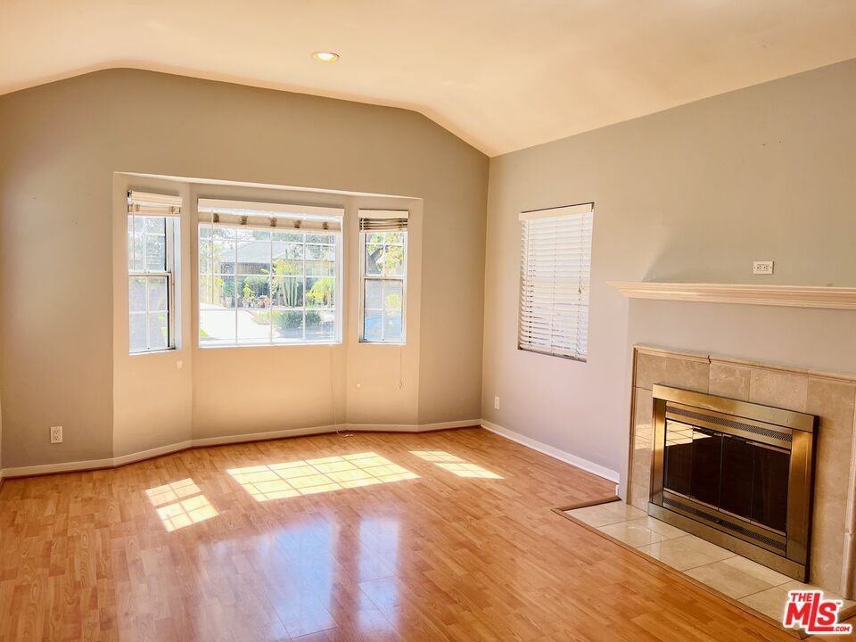 3129 Norwich Ave - Photo 3 of 22