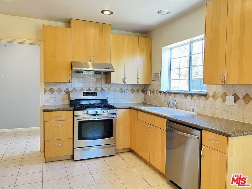 3129 Norwich Ave - Photo 5 of 22