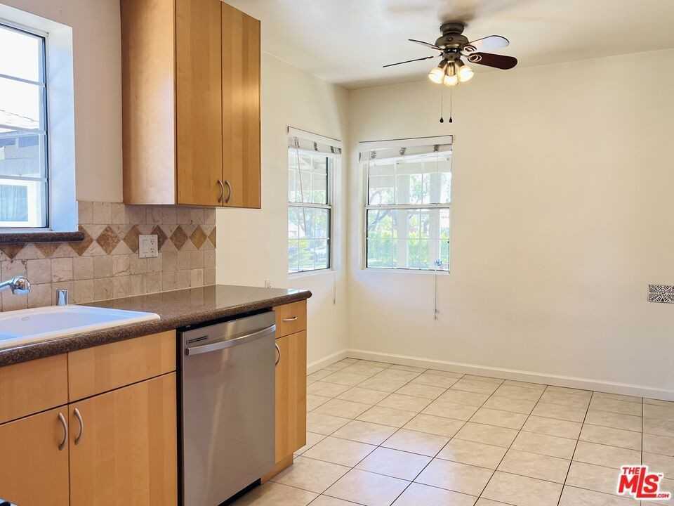 3129 Norwich Ave - Photo 7 of 22