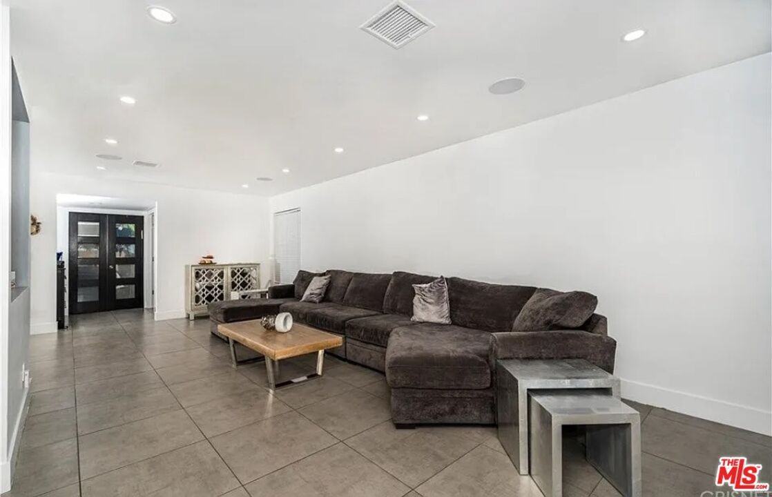 6140 Rhodes Ave - Photo 2 of 20