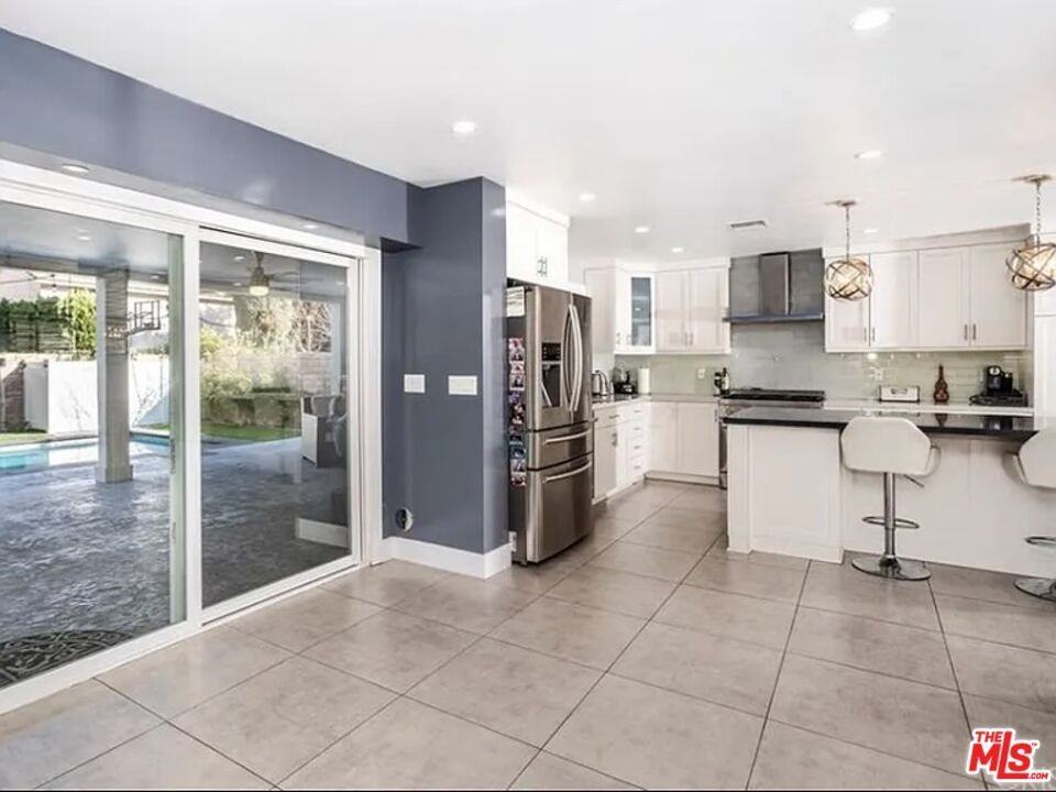 6140 Rhodes Ave - Photo 6 of 20