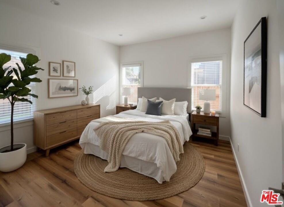 1289 W 22nd St - Photo 2 of 7