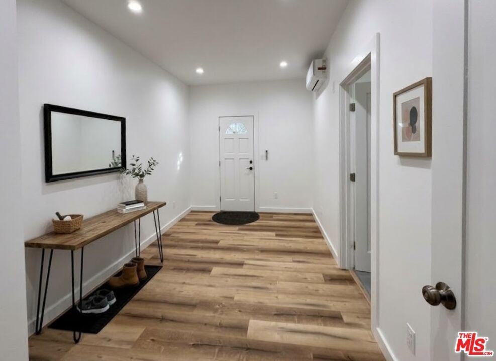 1289 W 22nd St - Photo 4 of 7