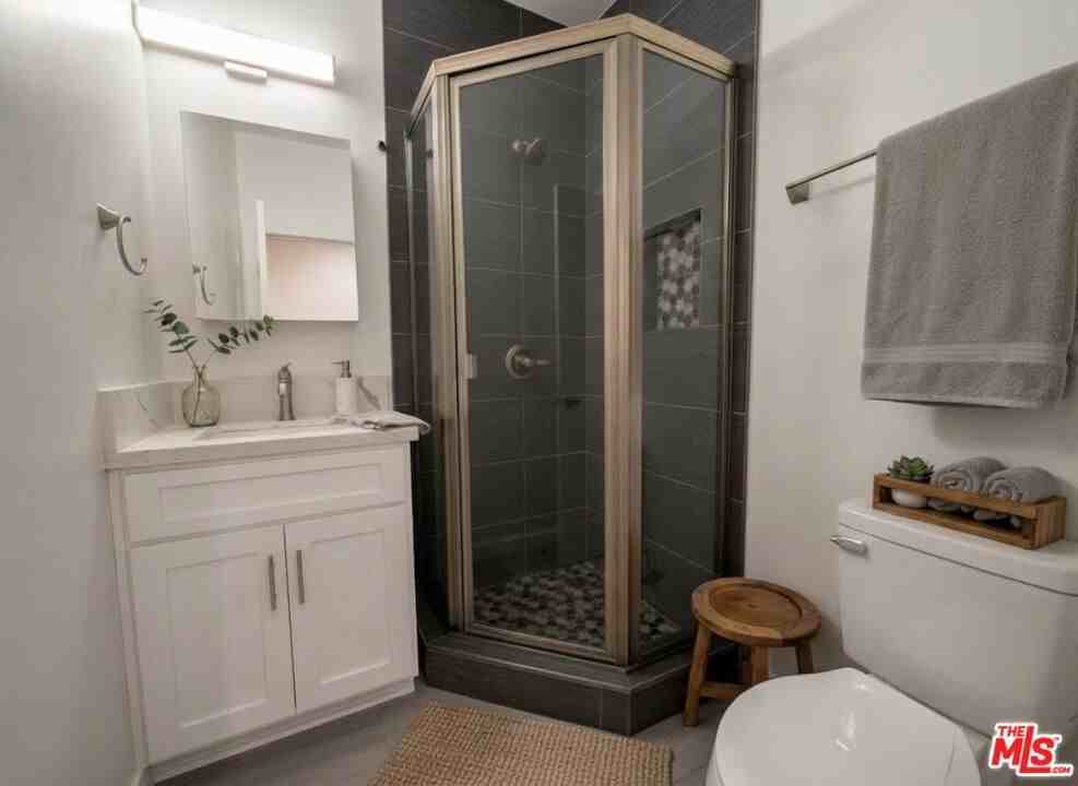 1289 W 22nd St - Photo 6 of 7