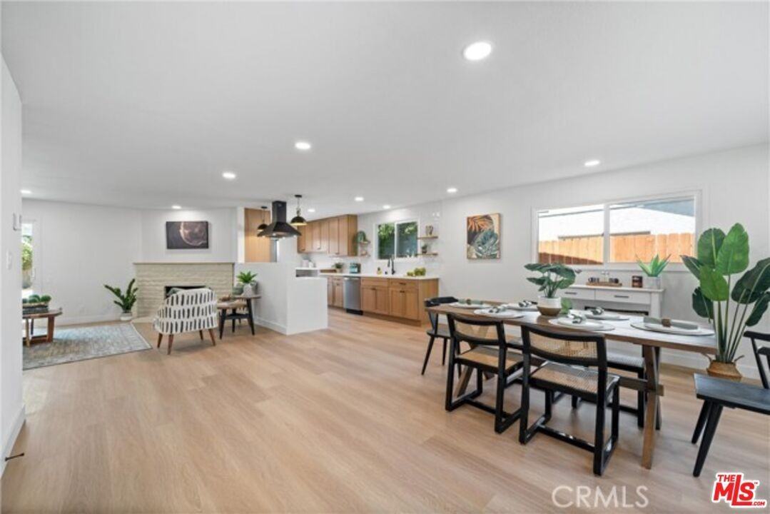 24155 Kittridge St - Photo 3 of 12