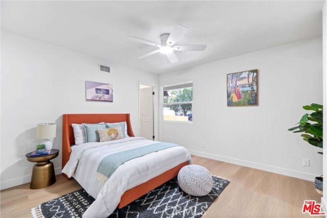 24155 Kittridge St - Photo 5 of 12