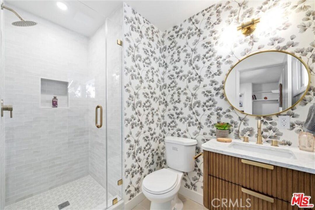 24155 Kittridge St - Photo 6 of 12