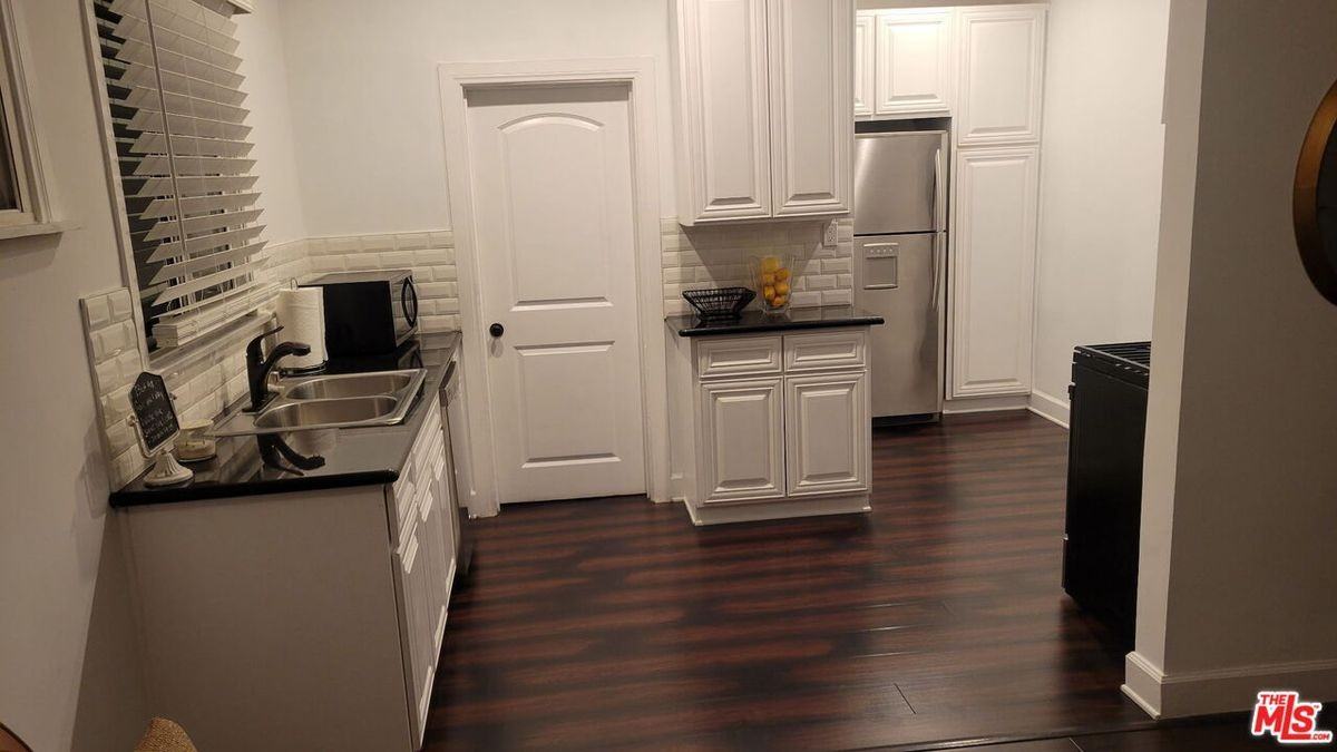 1952 S Bronson Ave - Photo 3 of 7