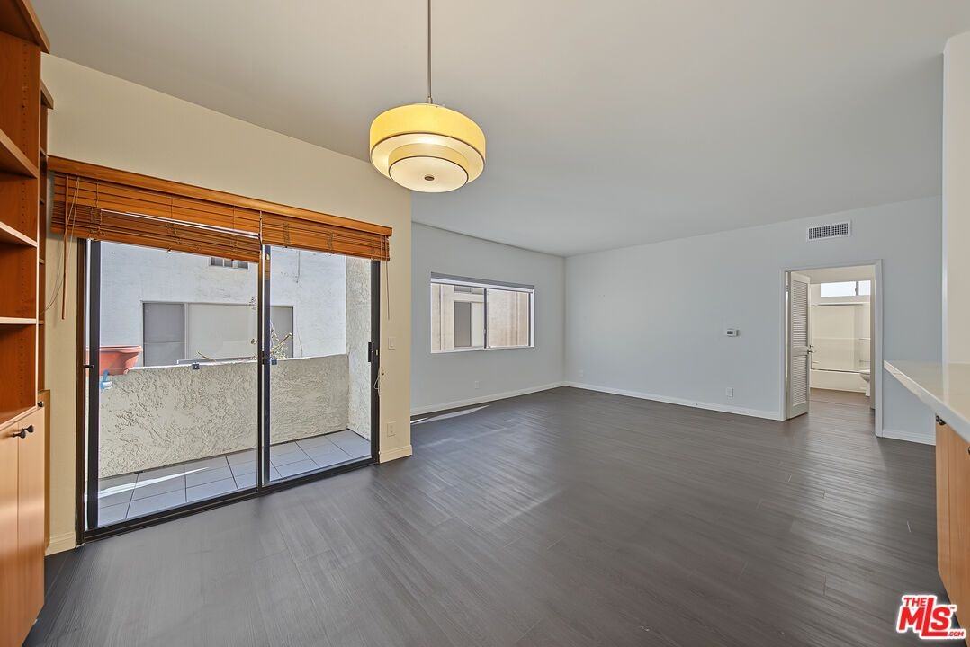 1515 Amherst Ave ##205 - Photo 6 of 33