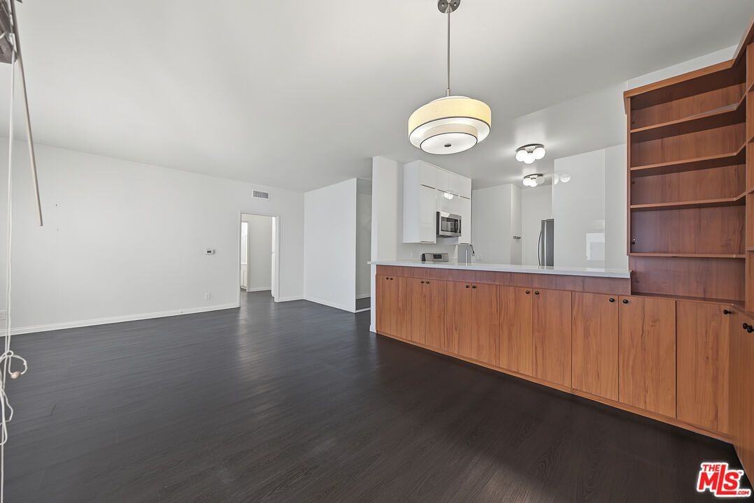 1515 Amherst Ave ##205 - Photo 7 of 33
