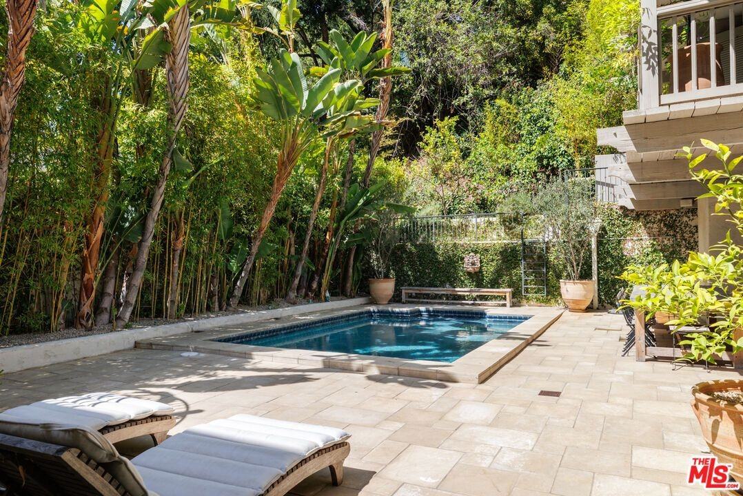 1610 Benedict Canyon Dr - Photo 4 of 24