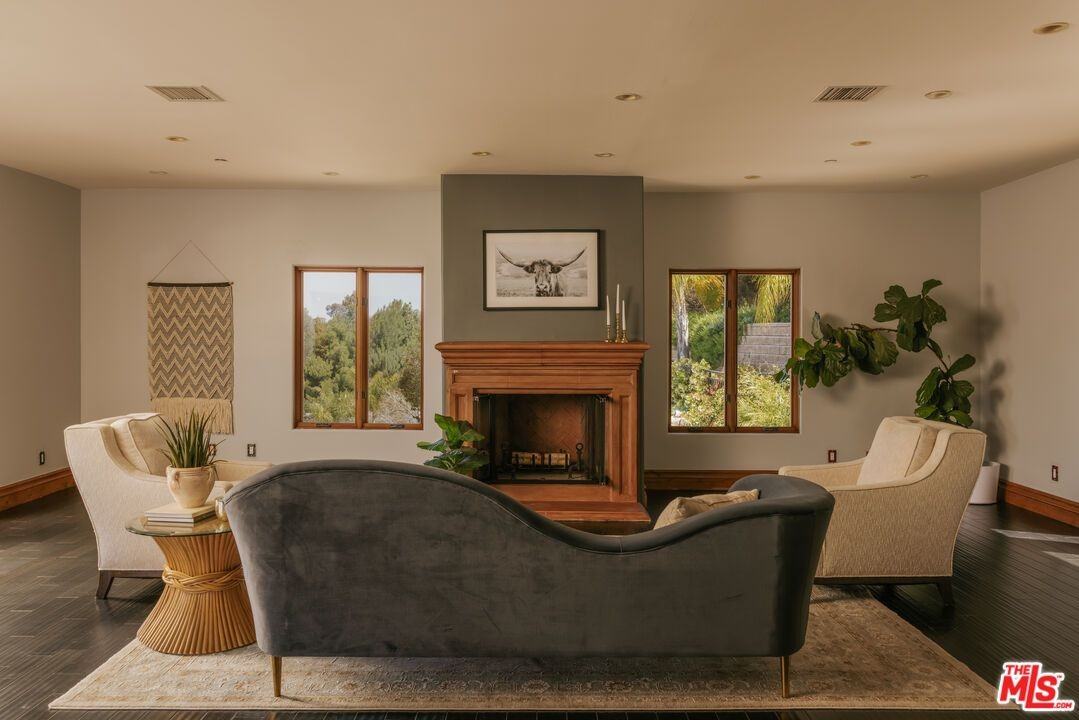 24410 Mulholland Hwy - Photo 4 of 26