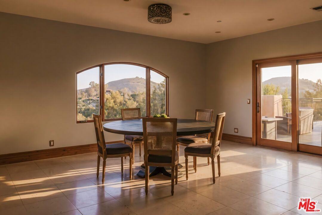 24410 Mulholland Hwy - Photo 5 of 26