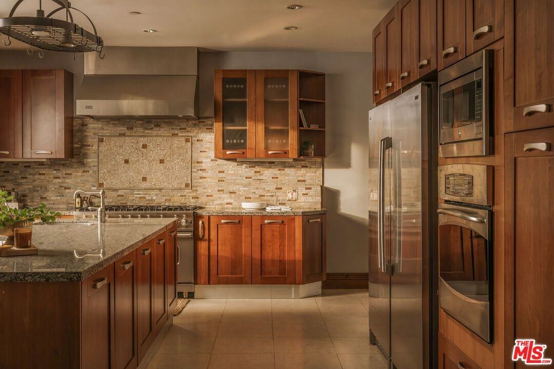 24410 Mulholland Hwy - Photo 7 of 26