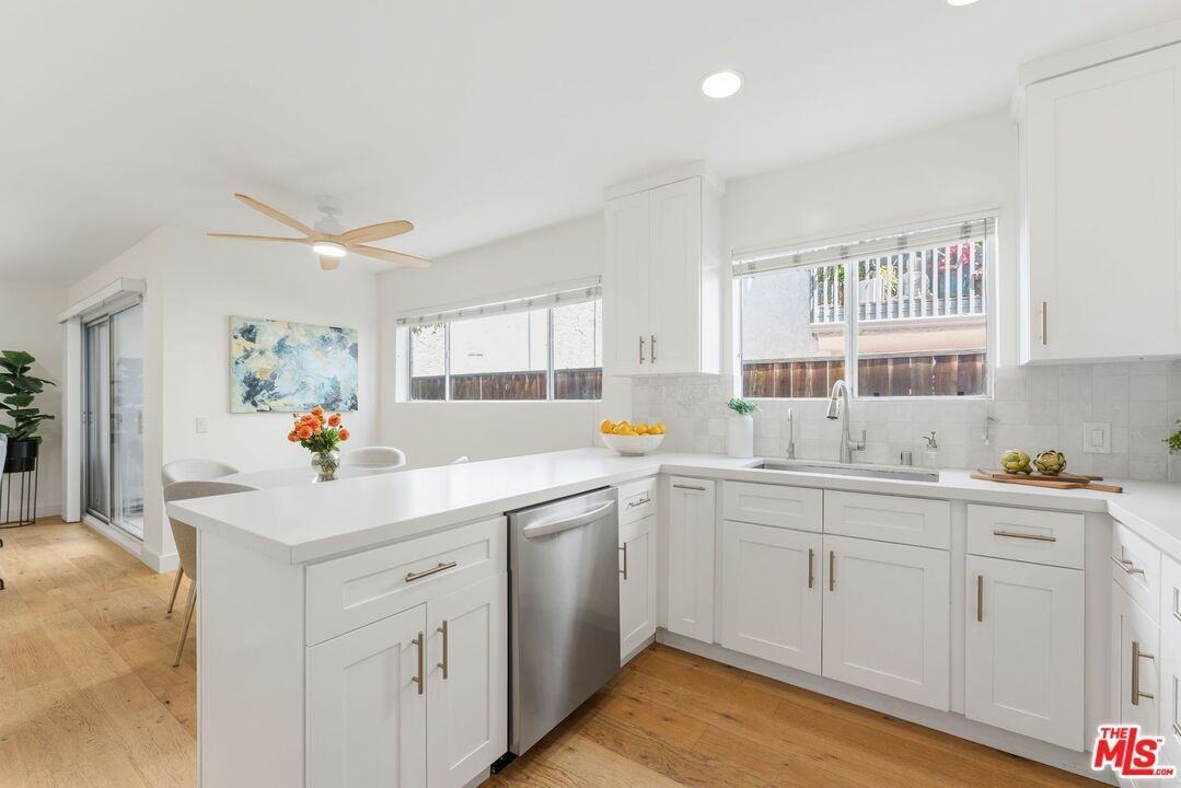 446 San Vicente Blvd ##106 - Photo 4 of 31