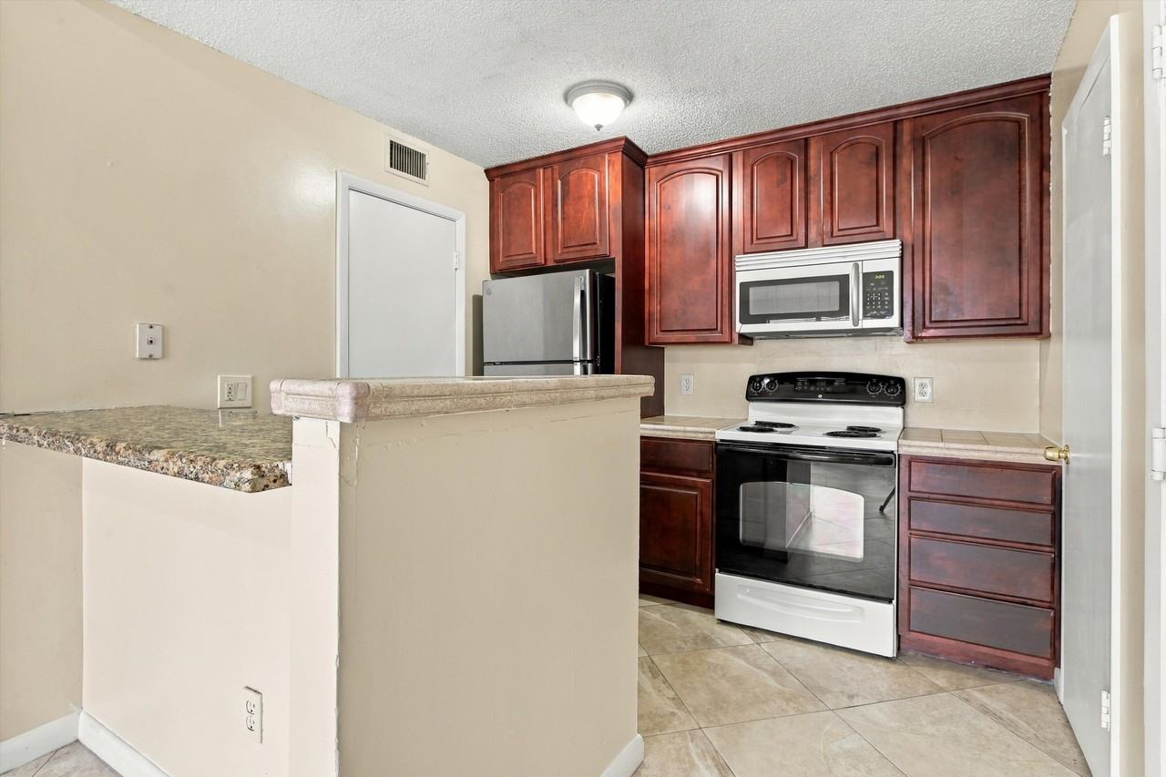 4481 W Mcnab Rd - Photo 7 of 24