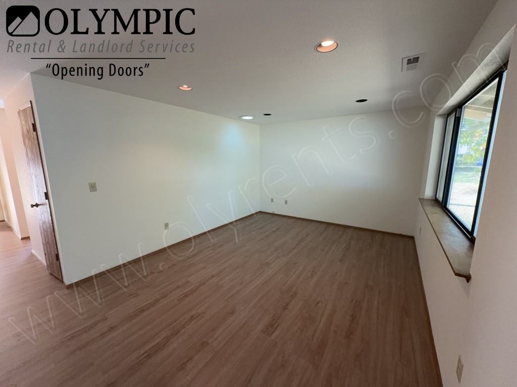 3508 Autumnwood Ct Se - Photo 5 of 15