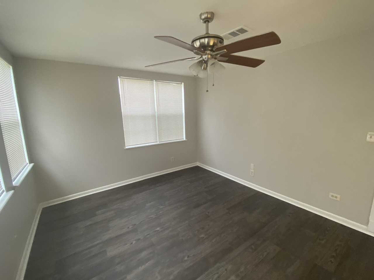 210 Hunters Run Dr - Photo 2 of 10