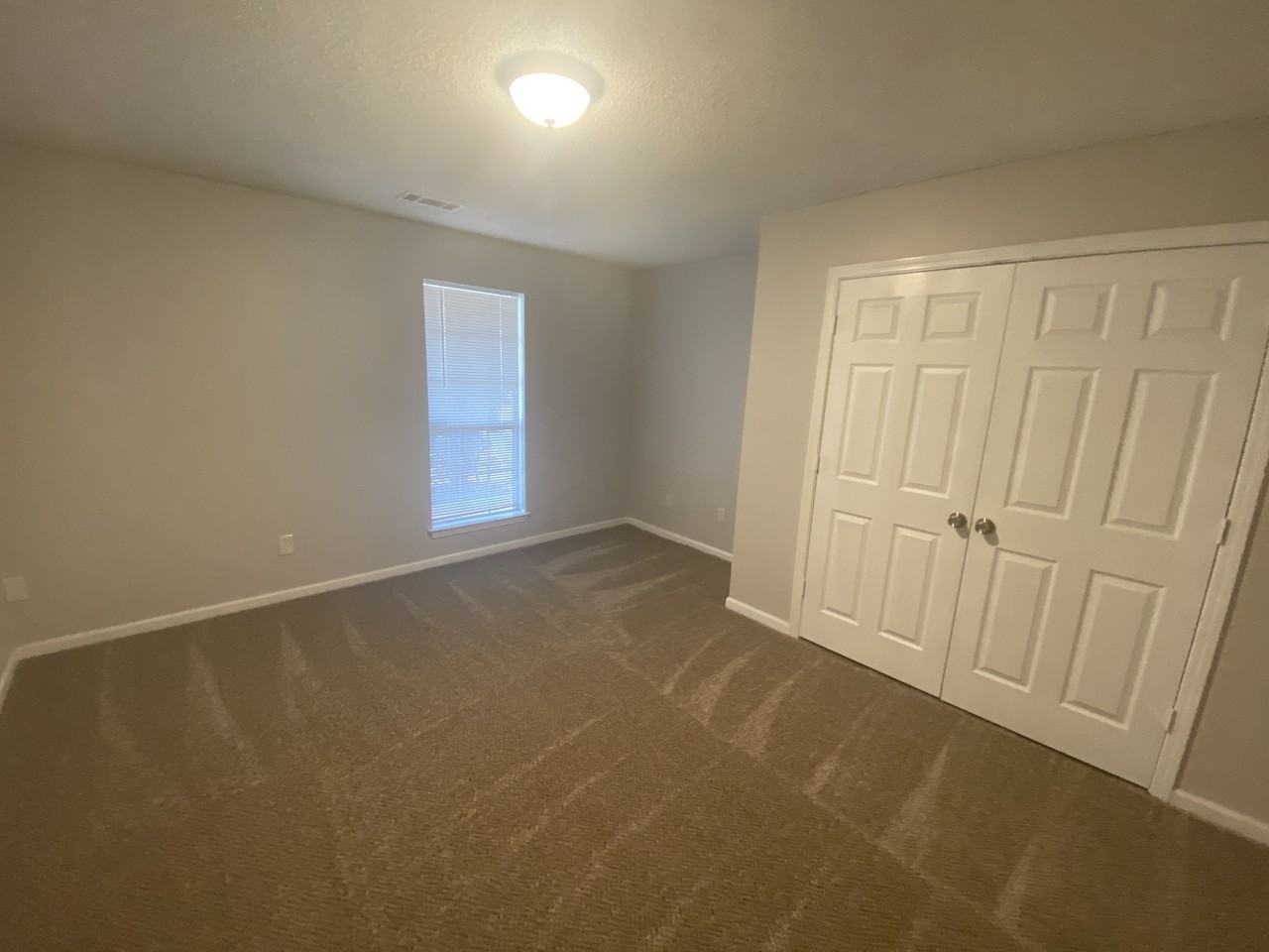 210 Hunters Run Dr - Photo 5 of 10