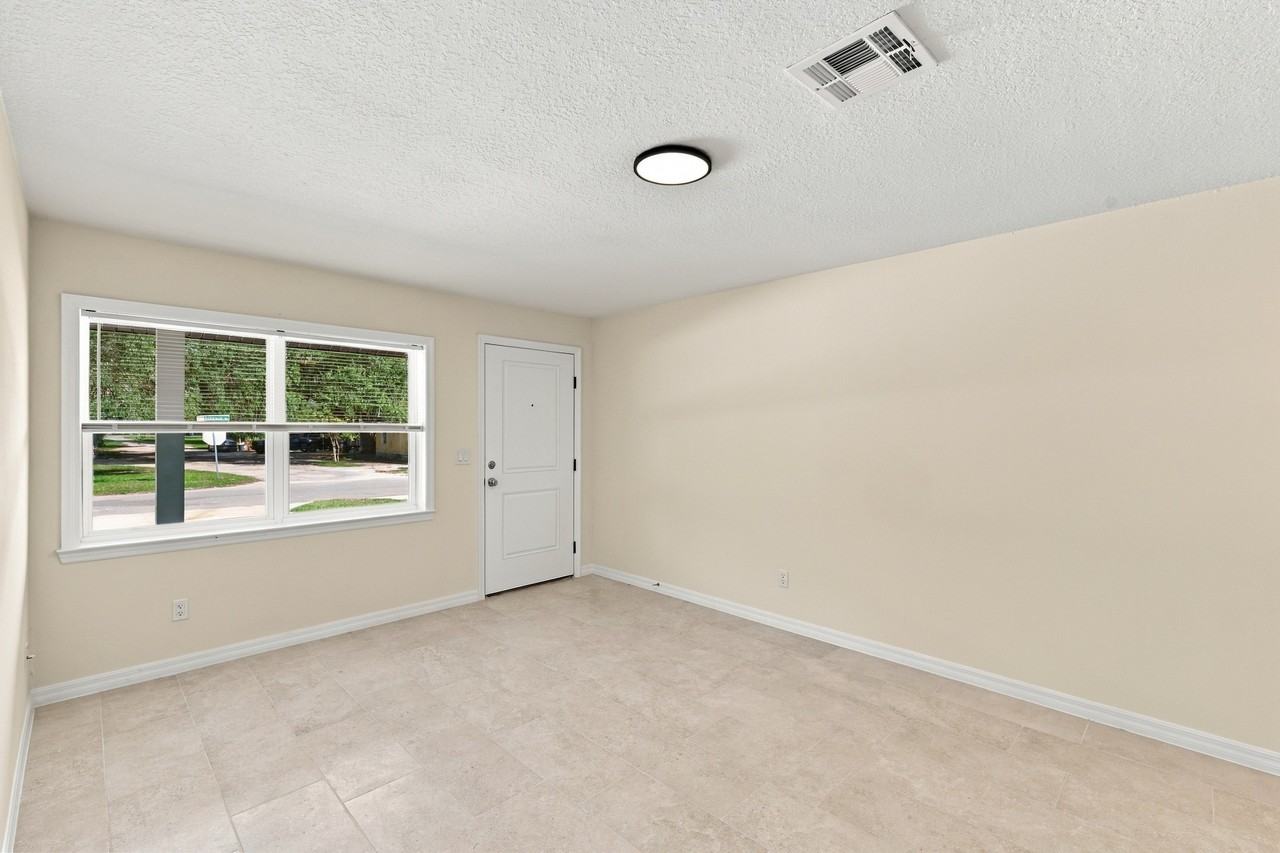 448 Ashmore Ave - Photo 3 of 15