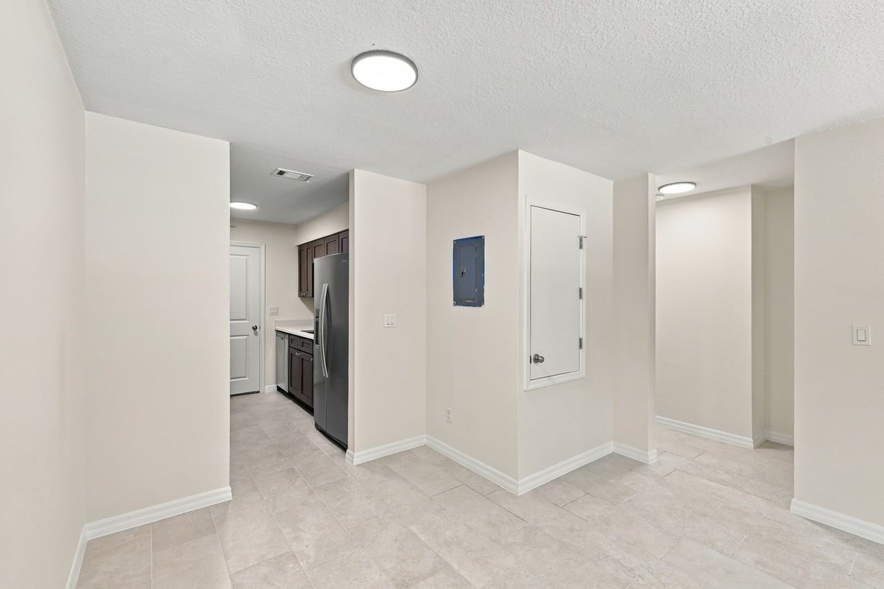 448 Ashmore Ave - Photo 4 of 15