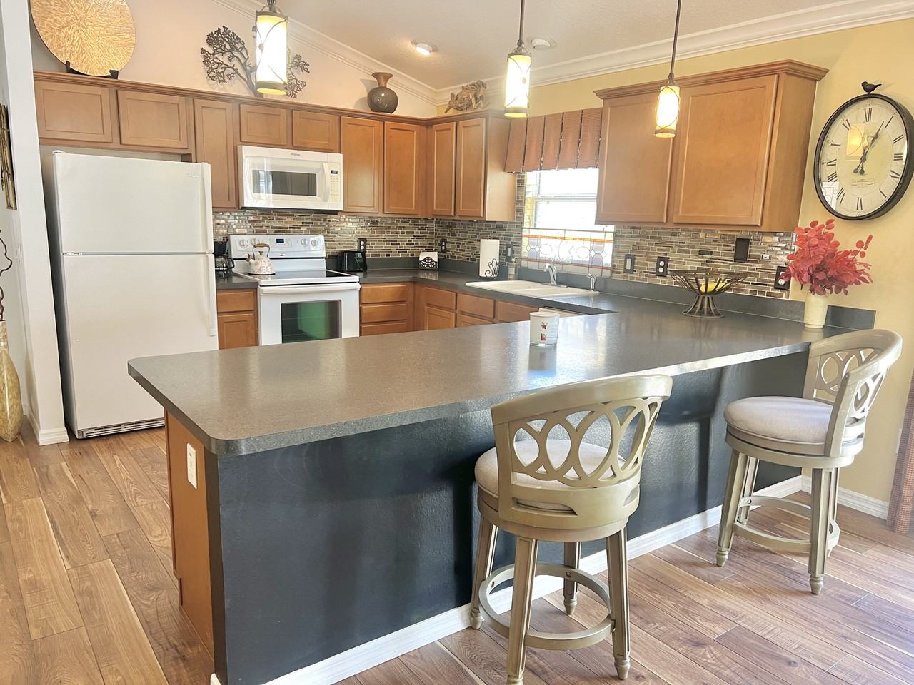 615 Osada Ave - Photo 4 of 44
