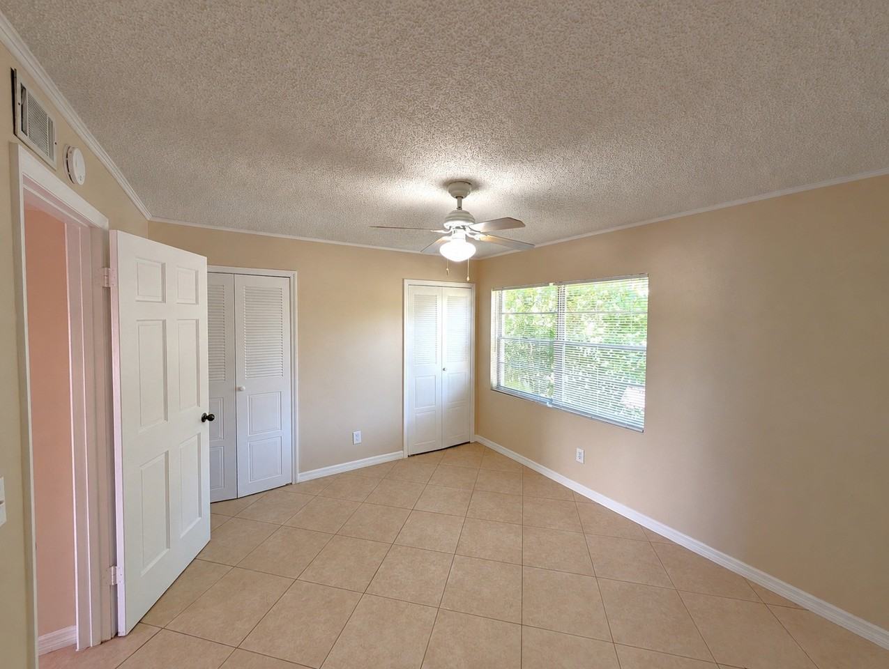 6415 S Roberts Ave #201 - Photo 5 of 7