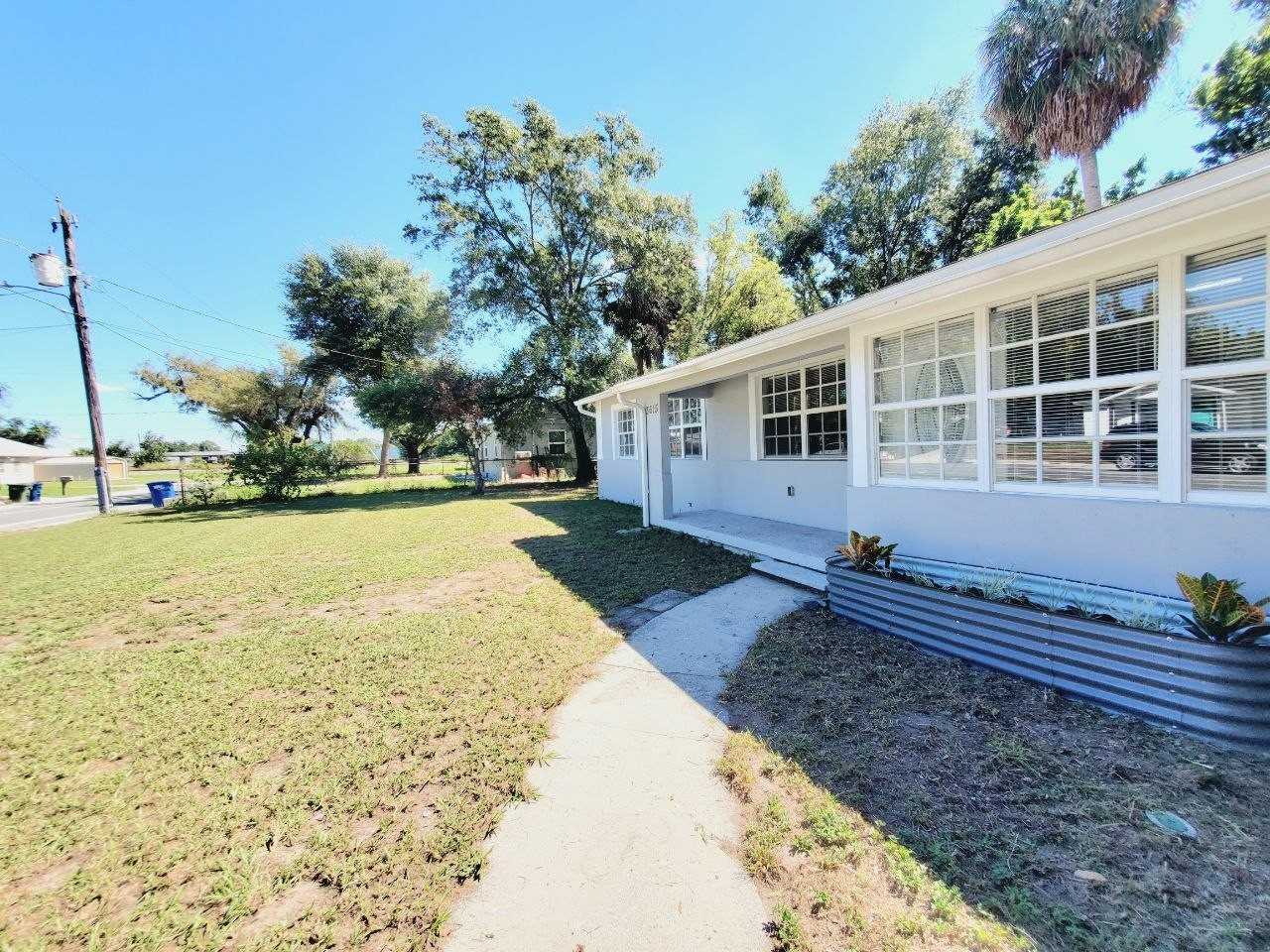 3615 Lindell Ave - Photo 4 of 33