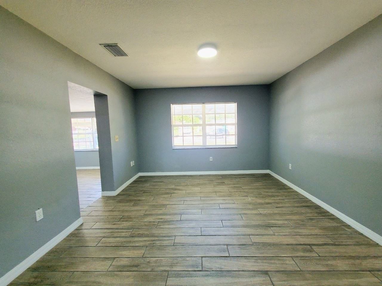 3615 Lindell Ave - Photo 6 of 33