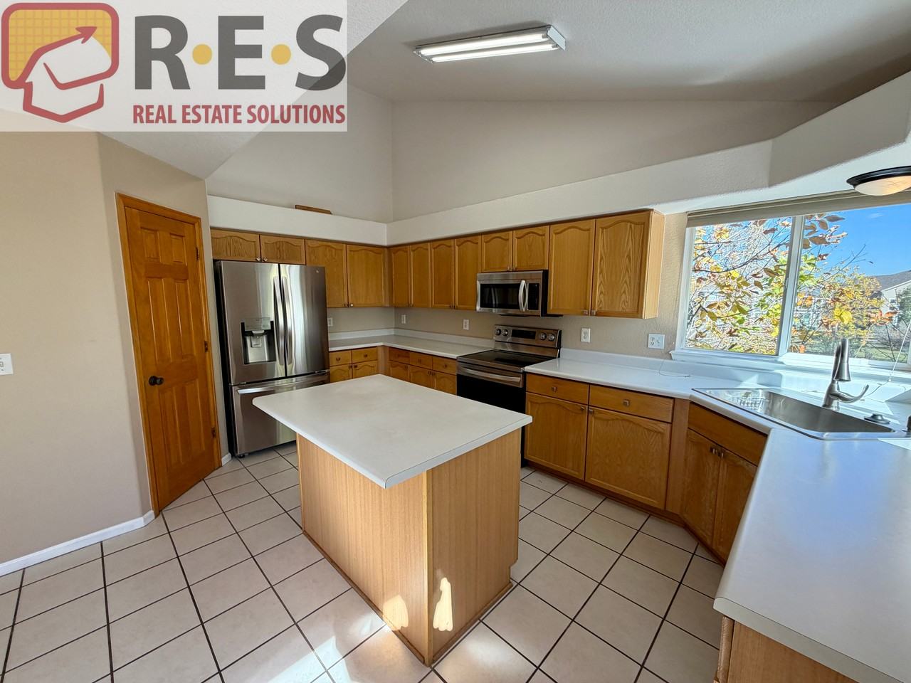 5808 W Ida Dr - Photo 4 of 24
