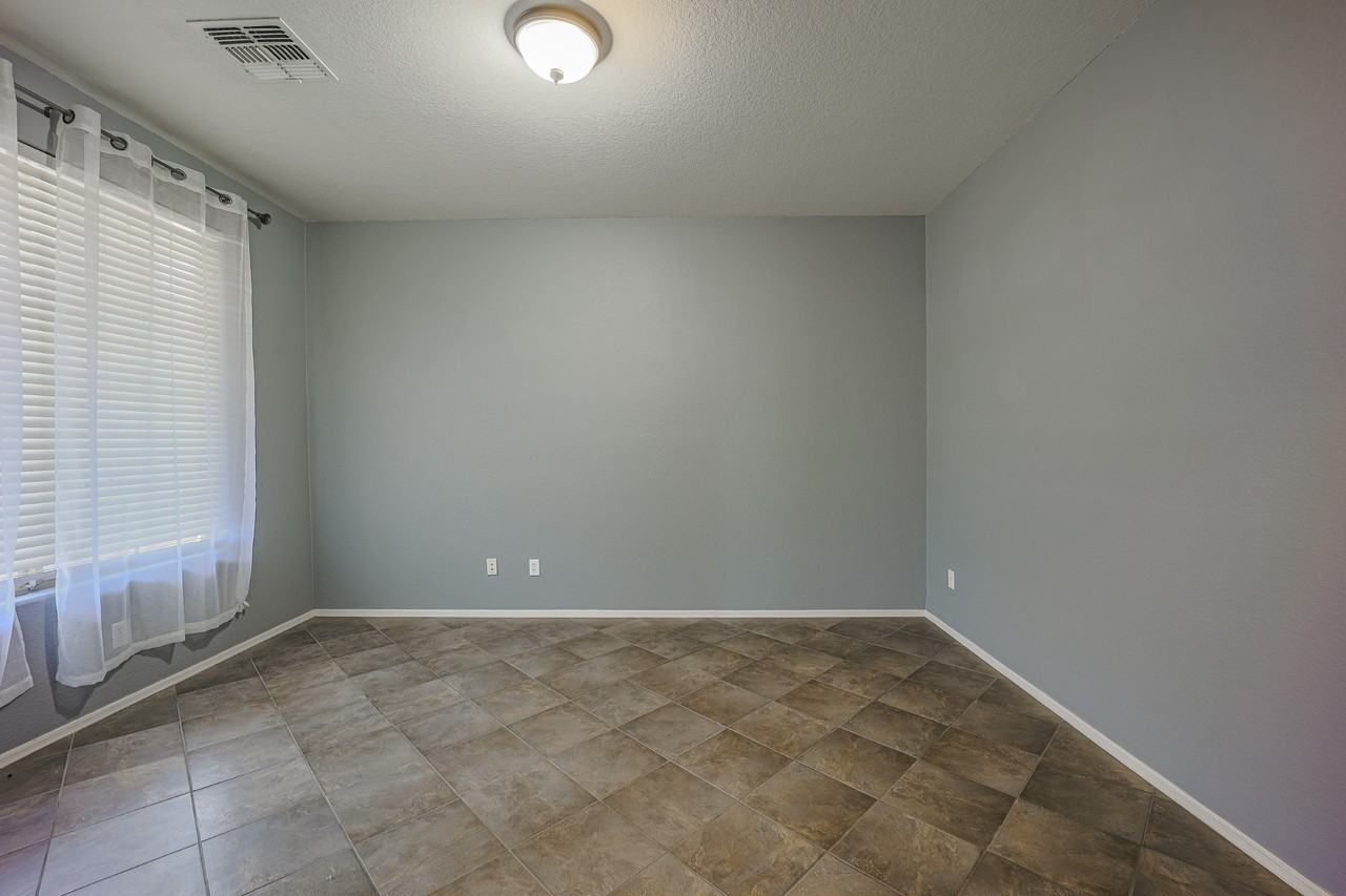 14310 W Mauna Loa Ln - Photo 4 of 30