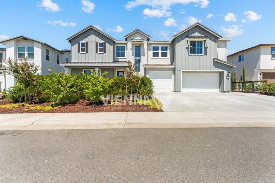 3166 Sofia Dr - Photo 4 of 32